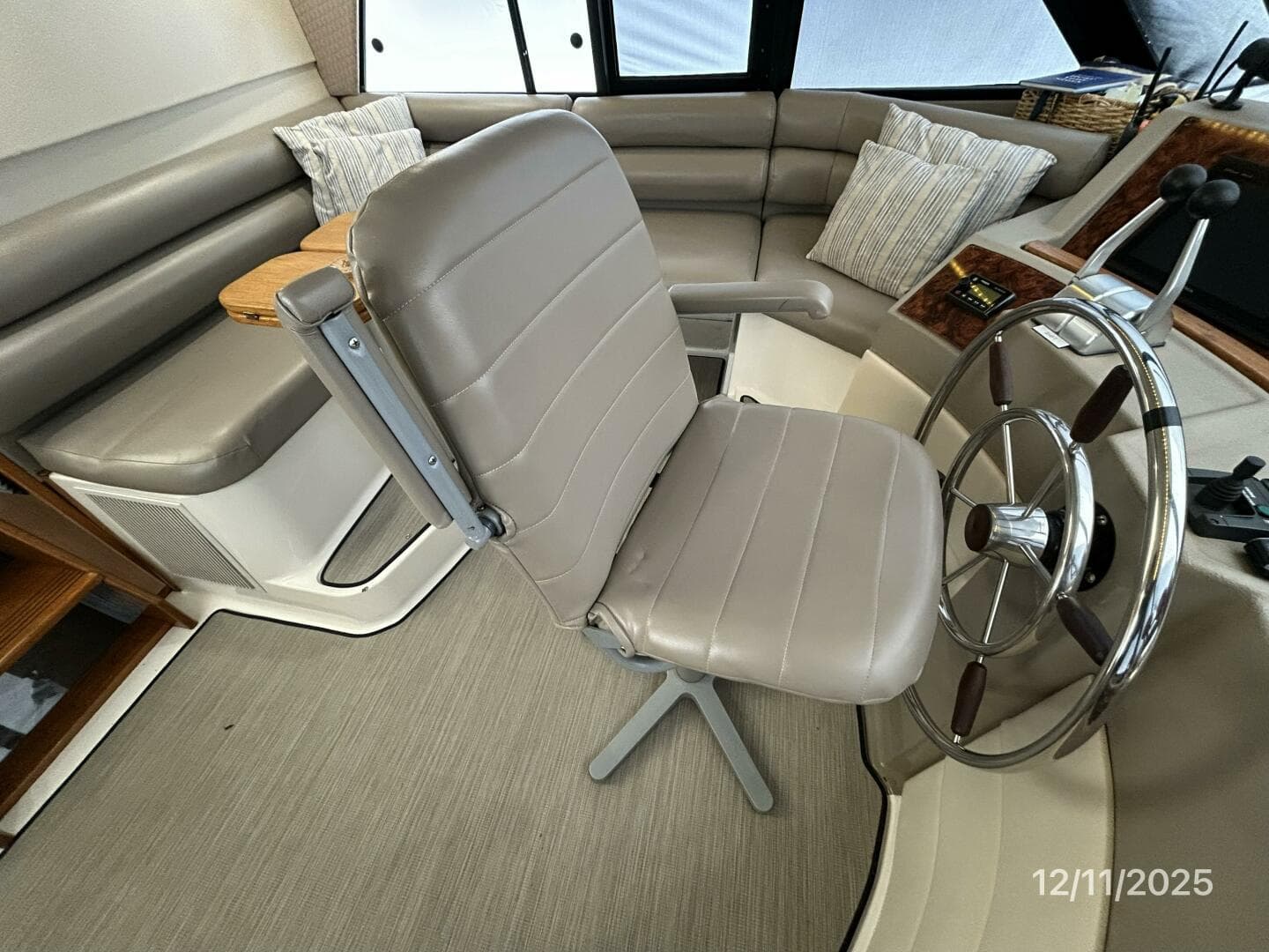 1998 Bayliner 4788 — photo 48