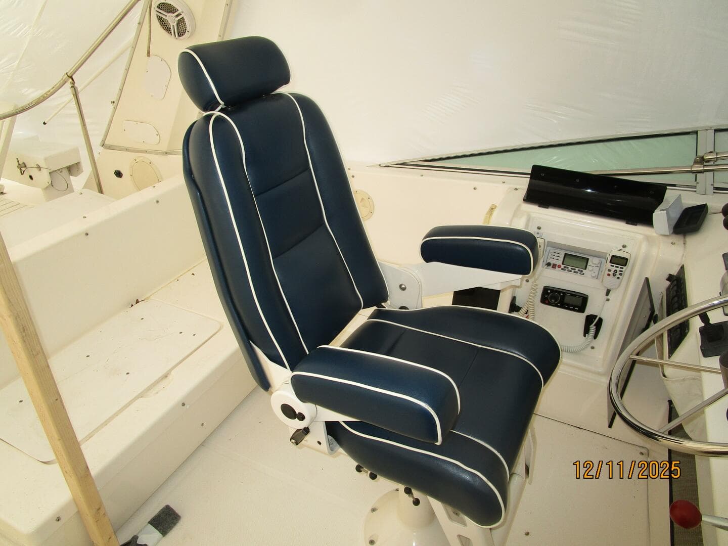 1998 Bayliner 4788 — photo 17