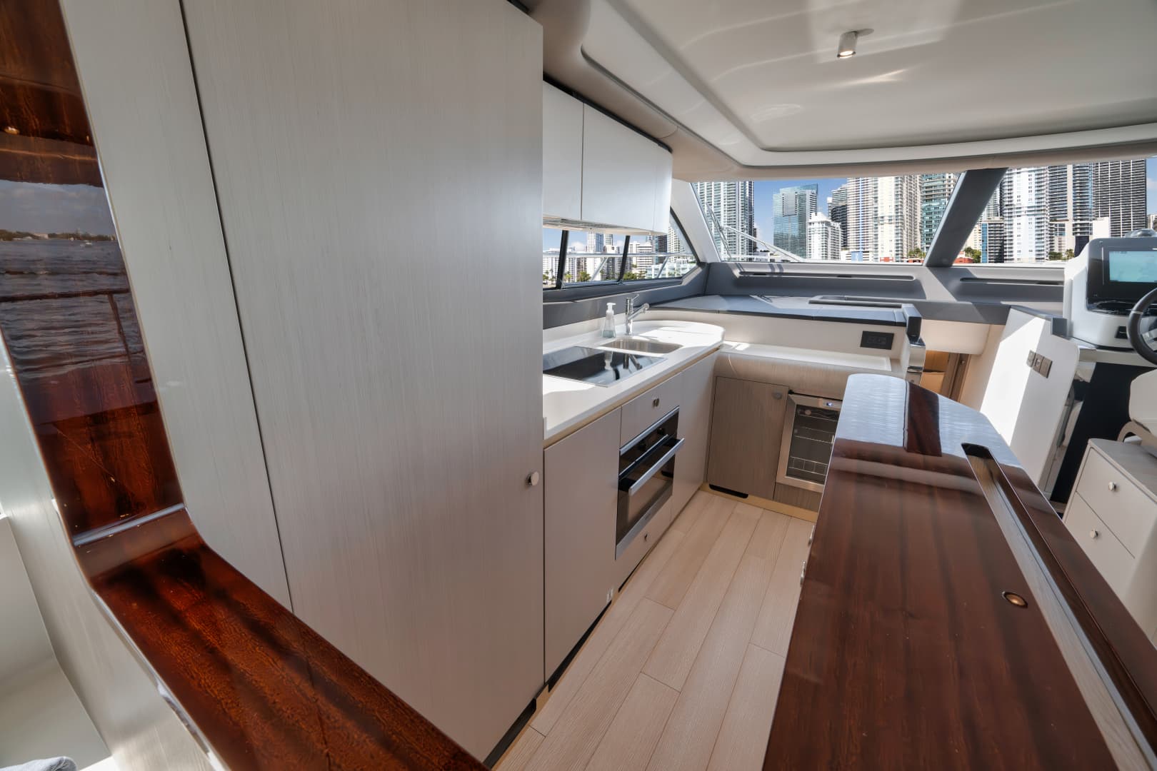 2022 Azimut Flybridge — photo 46