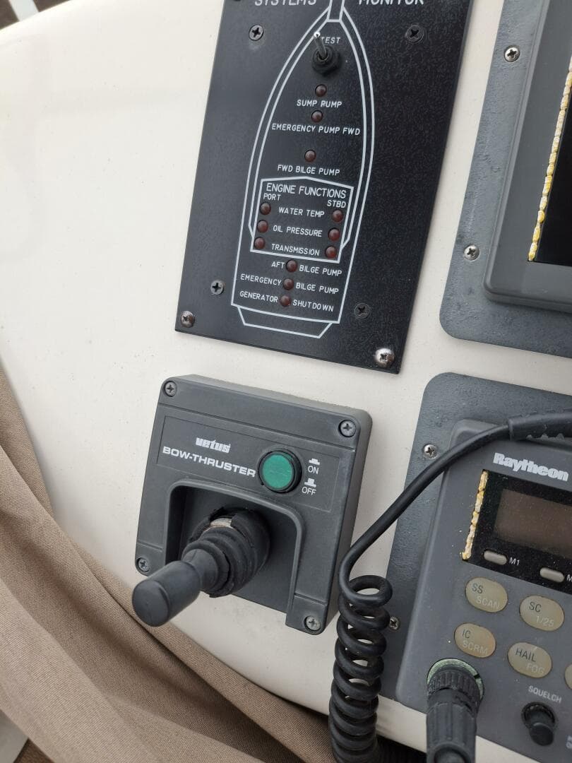 1997 Sea Ray 400 Sedan Bridge — photo 4