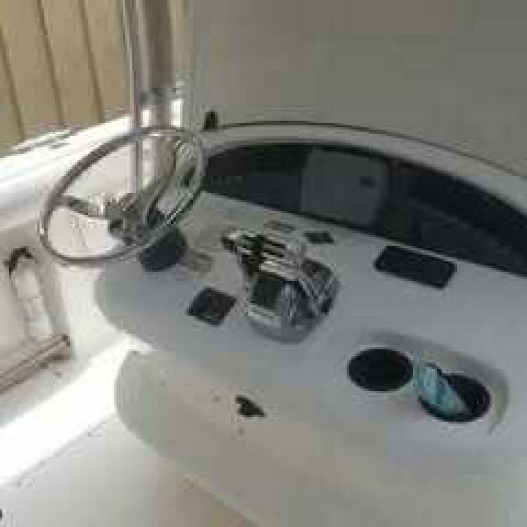 2004 Boston Whaler — photo 17