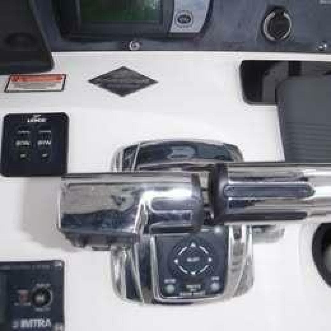 2004 Boston Whaler — photo 7