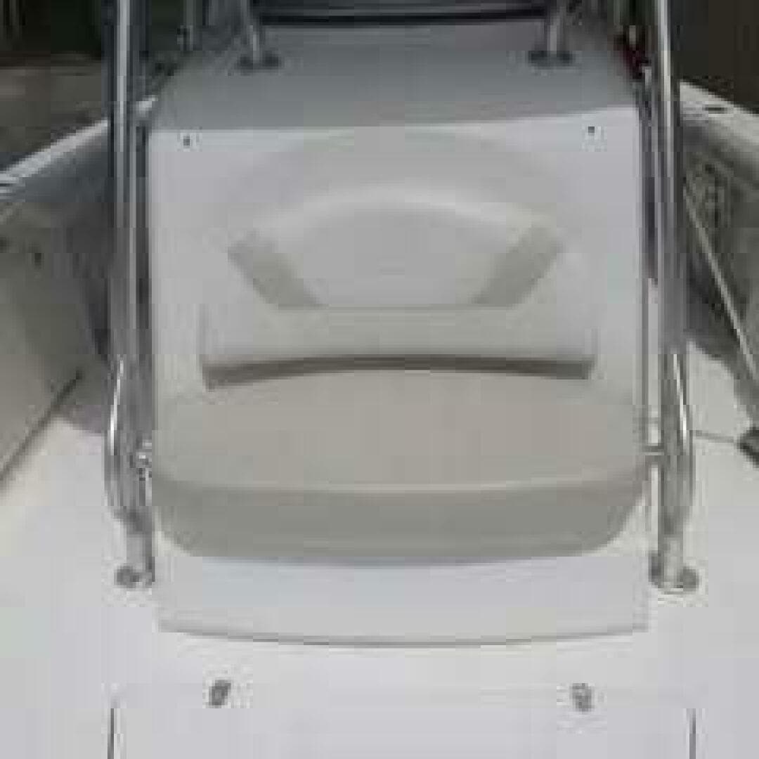 2004 Boston Whaler — photo 13