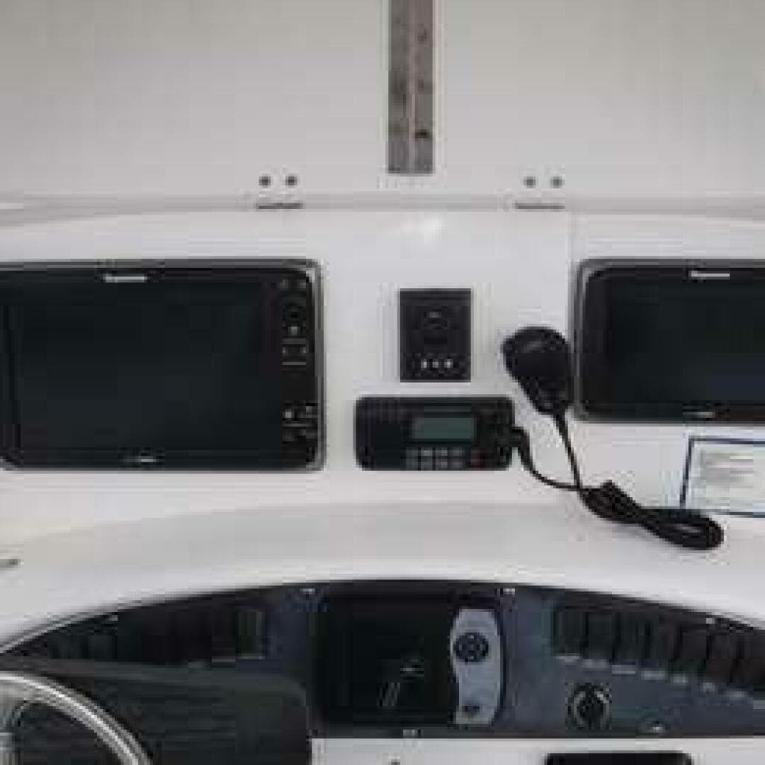 2004 Boston Whaler — photo 2