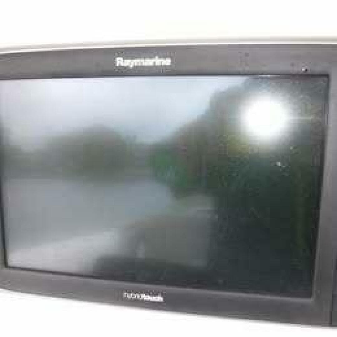 2004 Boston Whaler — photo 8