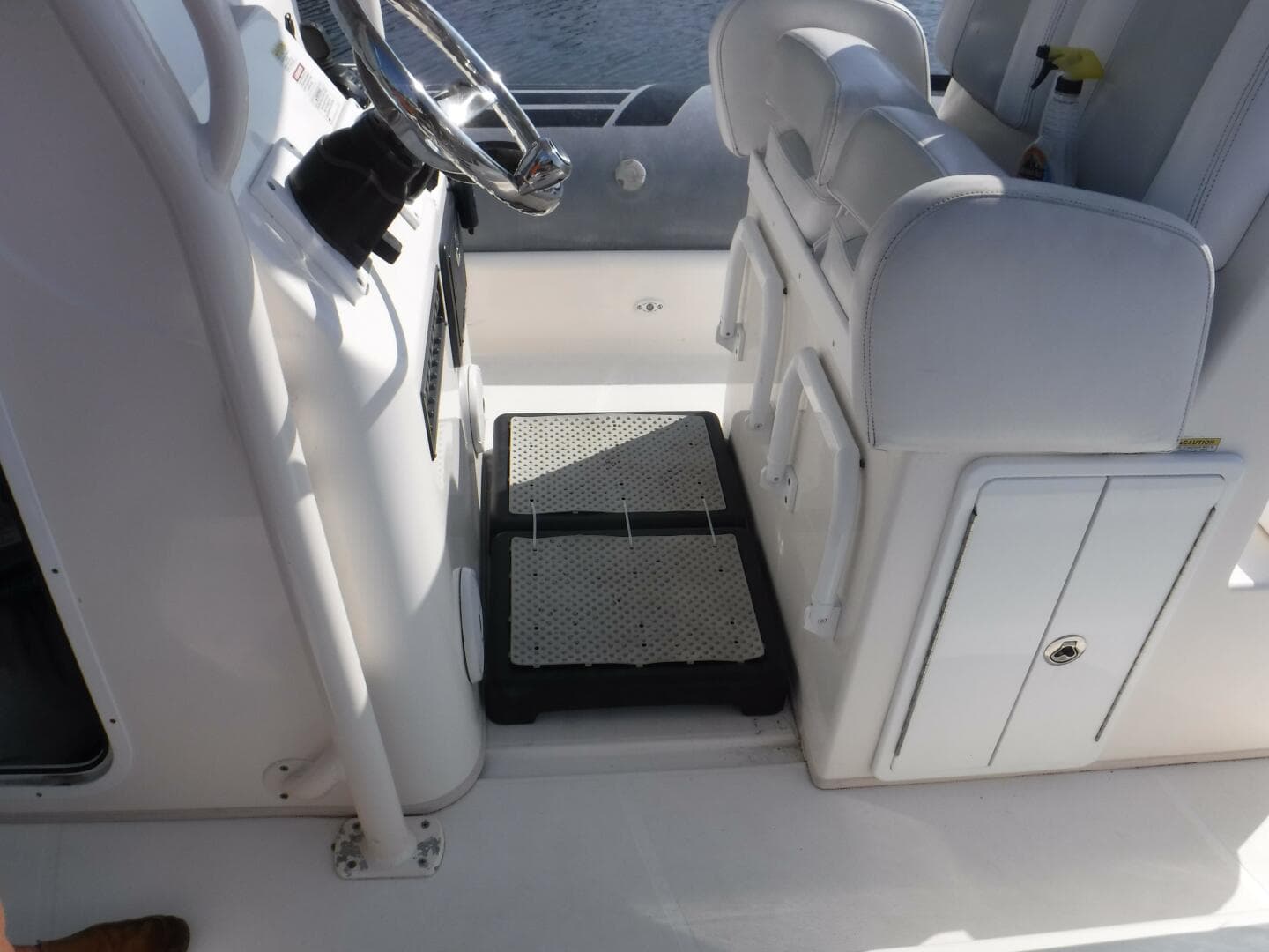 2015 Zodiac Pro 850 Optium & Custom Trailer — photo 9