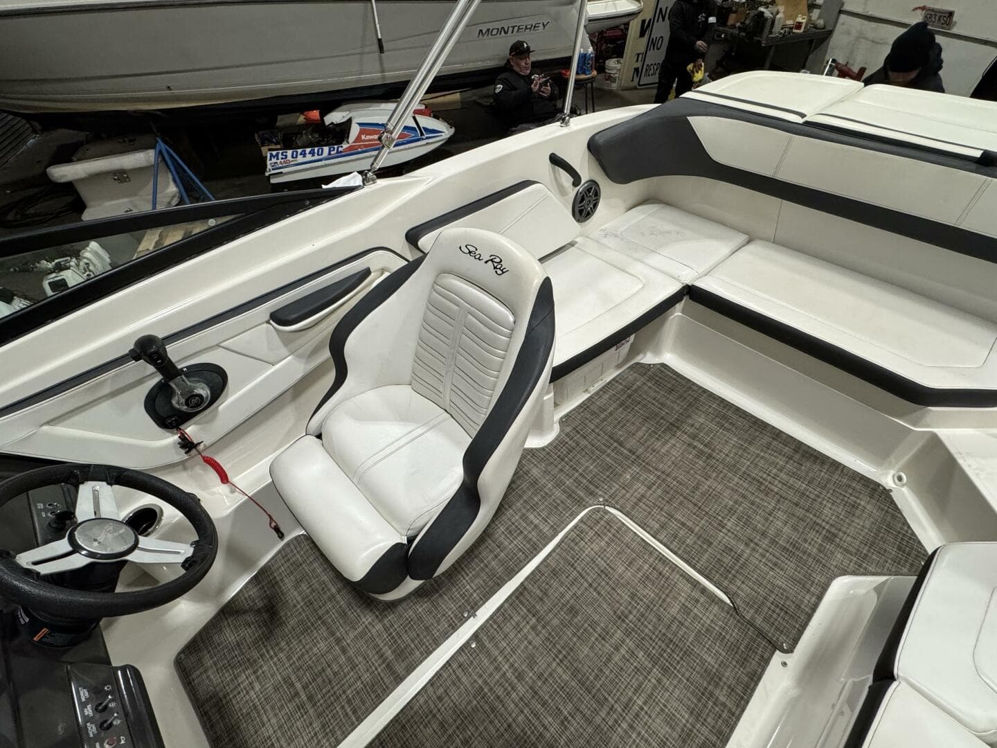 2016 Sea Ray 210 Spx-OB — photo 17