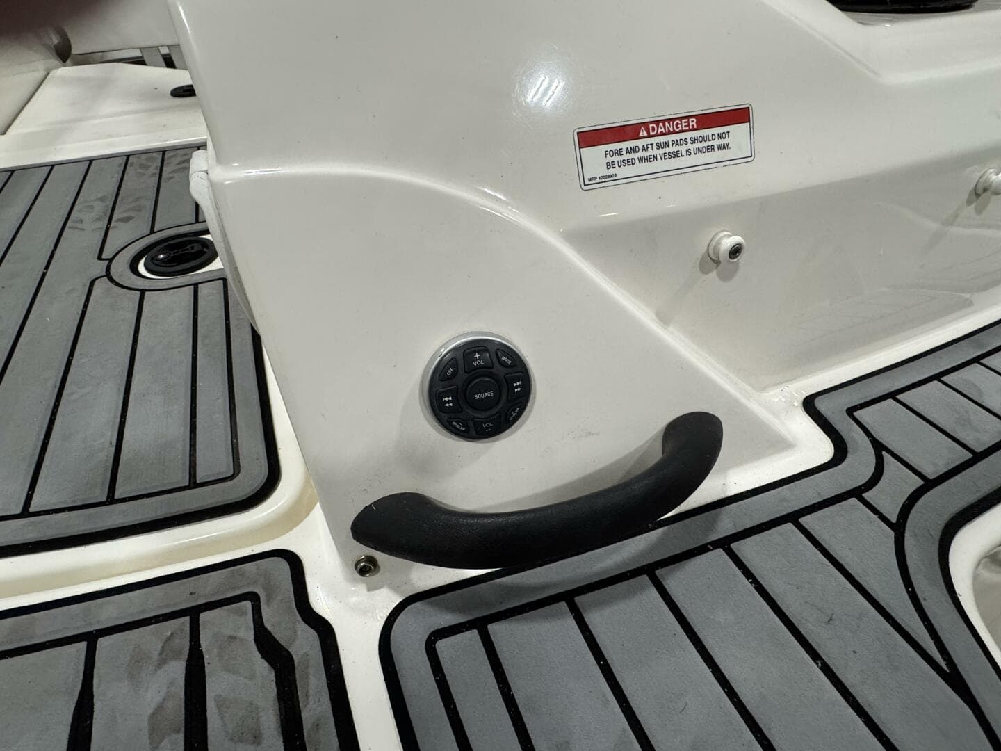 2016 Sea Ray 210 Spx-OB — photo 24