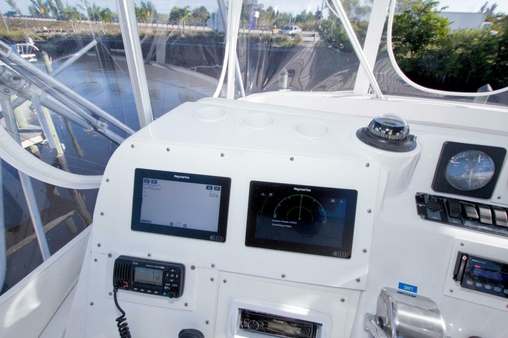 1998 Luhrs 36 Convertible — photo 27