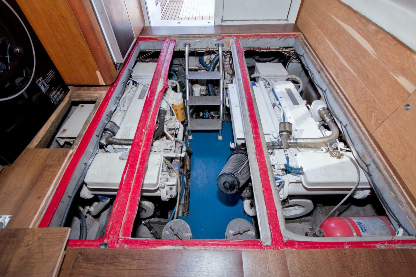 1998 Luhrs 36 Convertible — photo 58