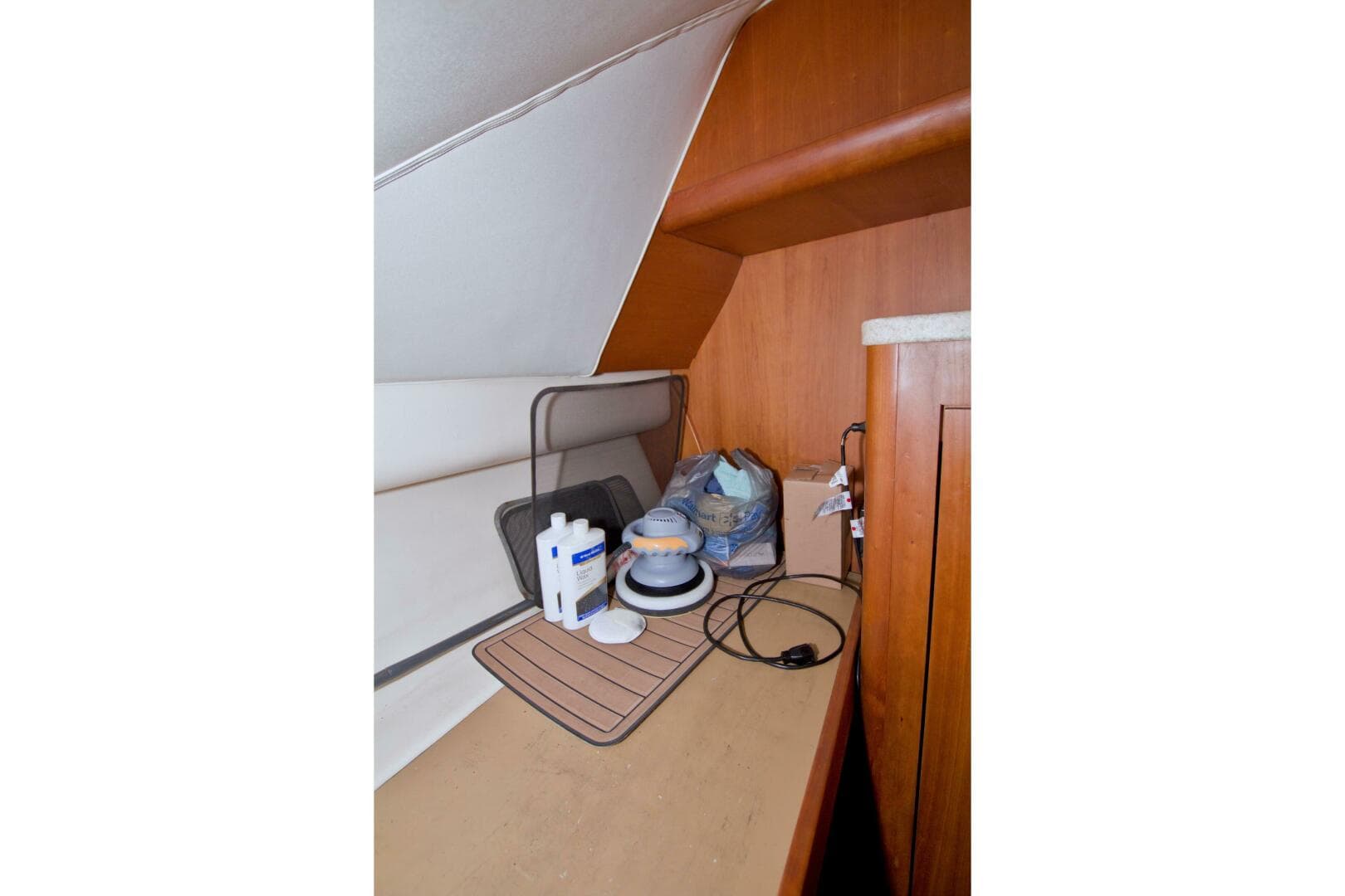 1998 Luhrs 36 Convertible — photo 40