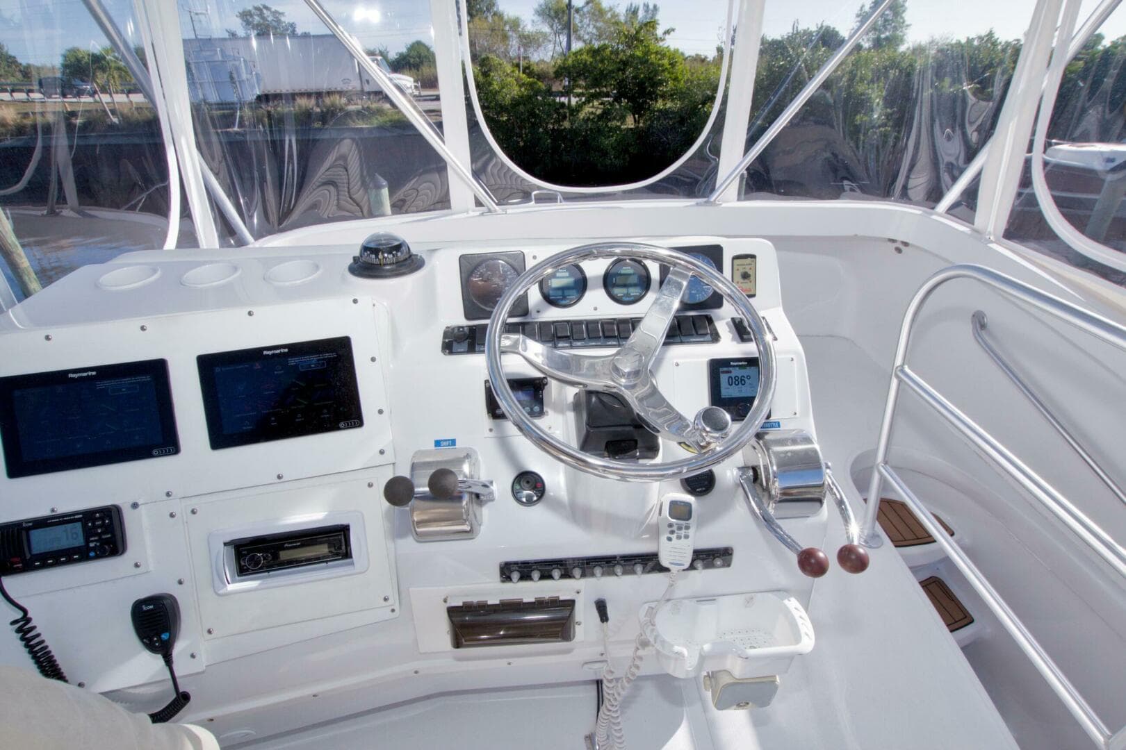 1998 Luhrs 36 Convertible — photo 28