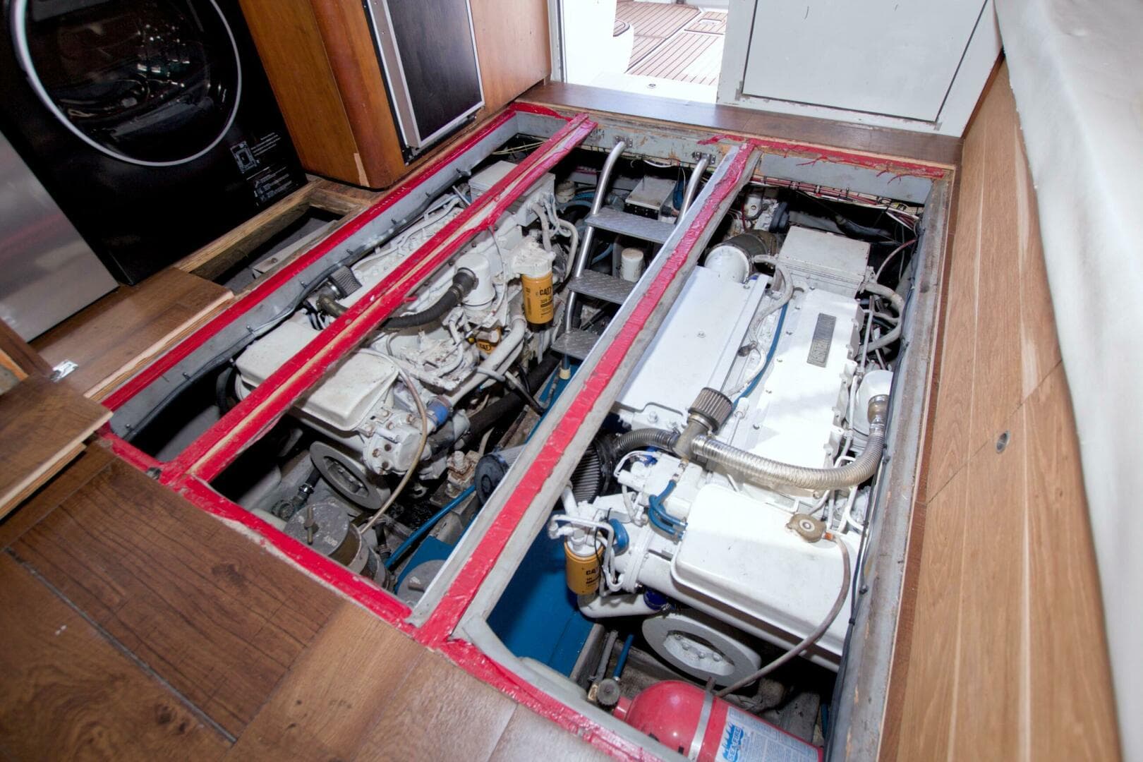 1998 Luhrs 36 Convertible — photo 57