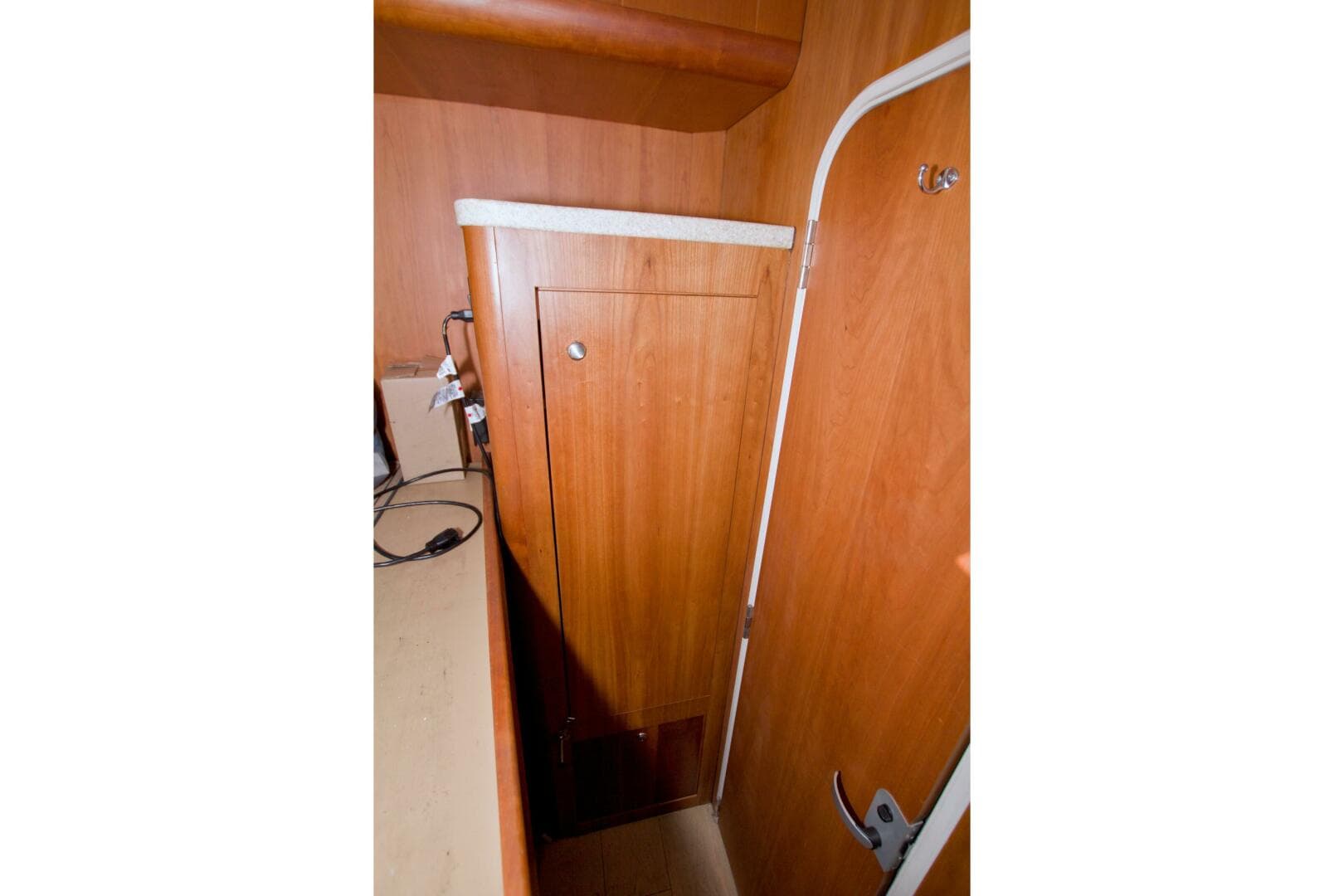 1998 Luhrs 36 Convertible — photo 41