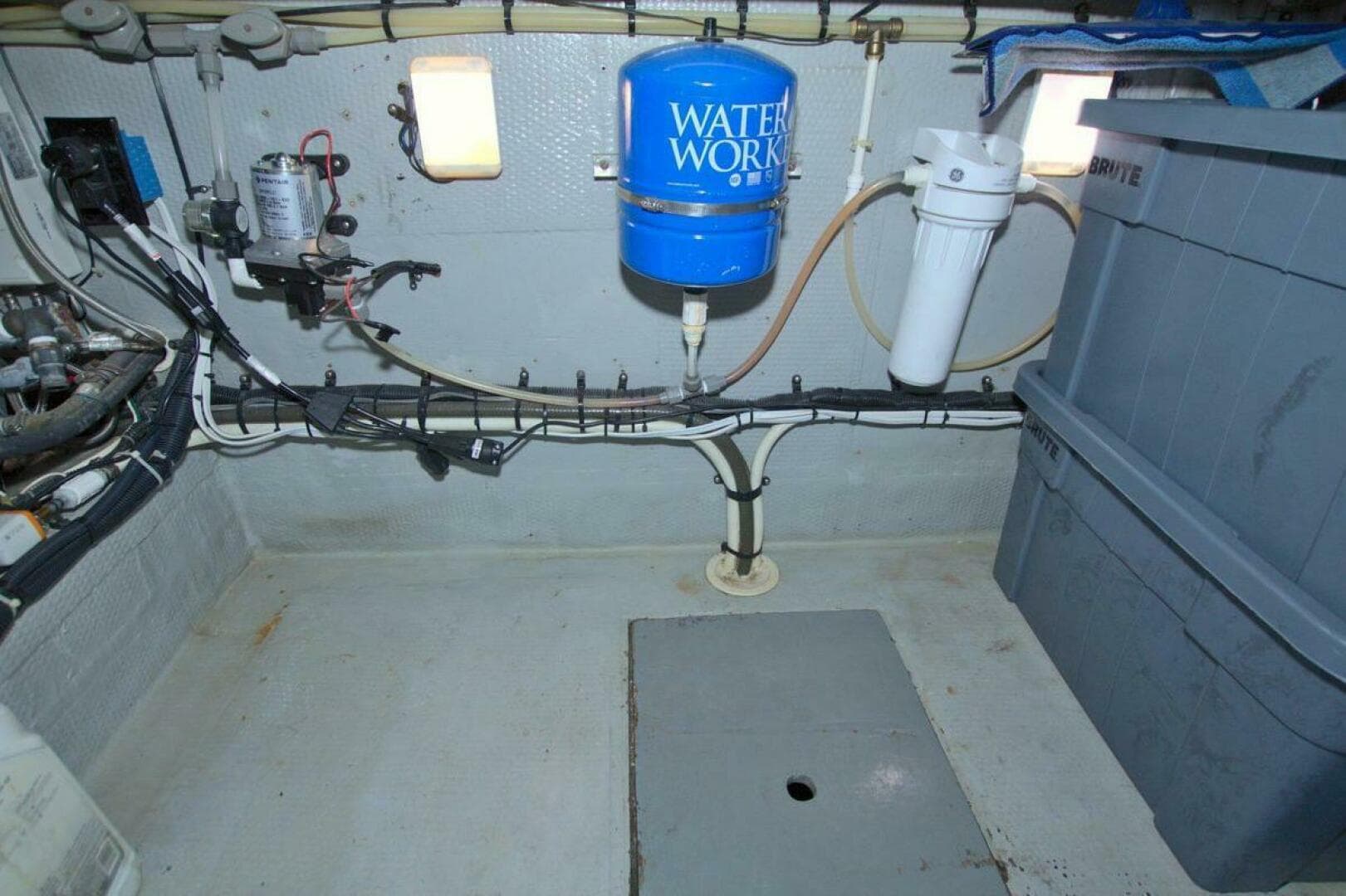 1998 Luhrs 36 Convertible — photo 54