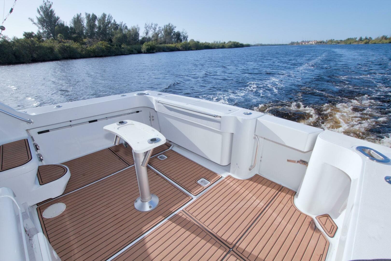 1998 Luhrs 36 Convertible — photo 22