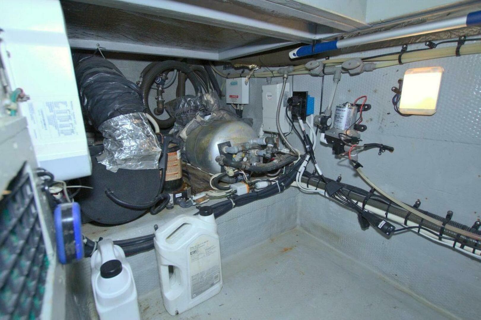 1998 Luhrs 36 Convertible — photo 55