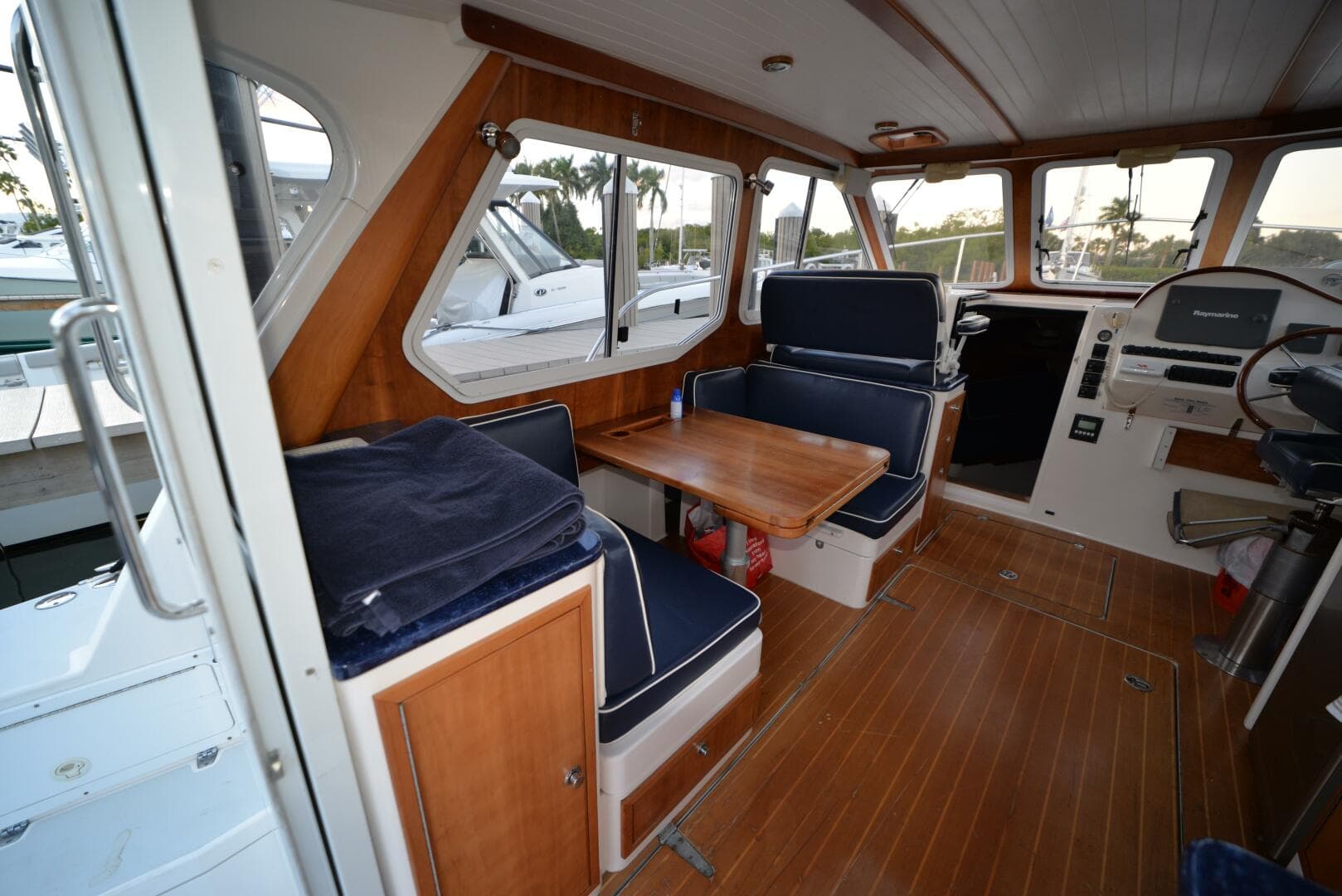 2006 True North 38 Heritage Edition — photo 12