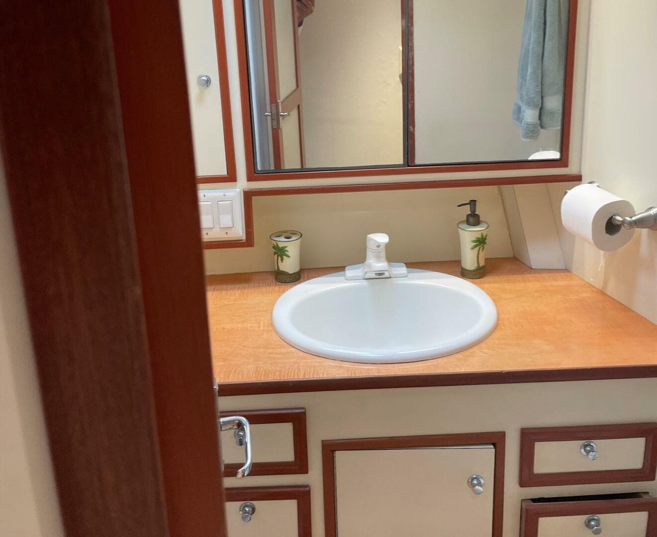 2001 Custom Carolina Lydia 57 Sportfish — photo 16