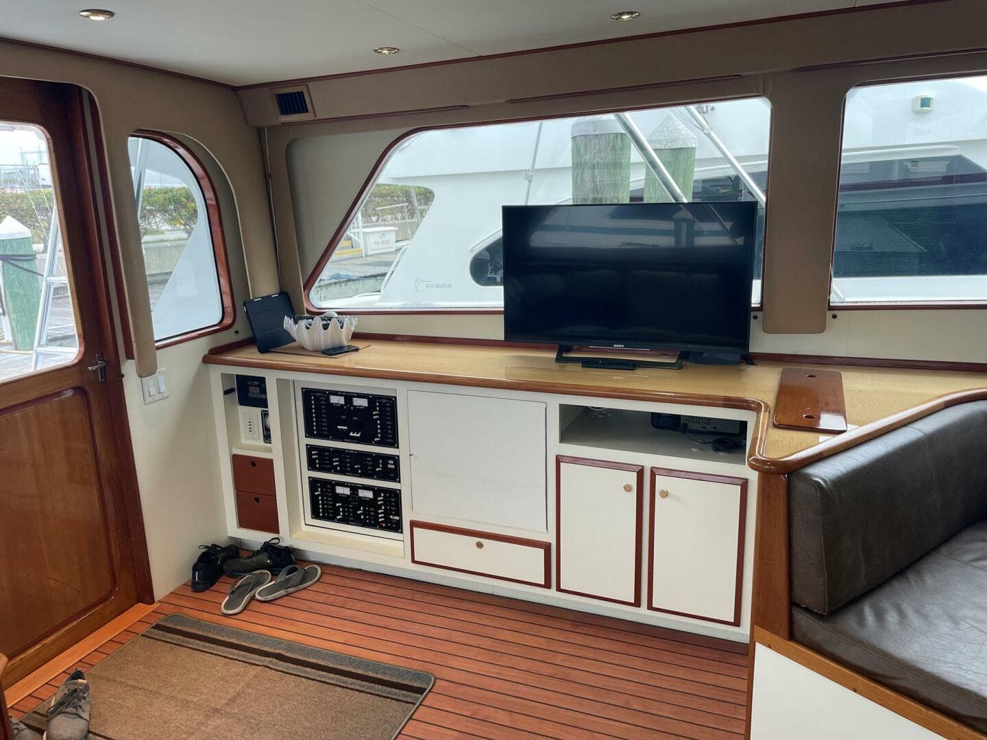 2001 Custom Carolina Lydia 57 Sportfish — photo 6