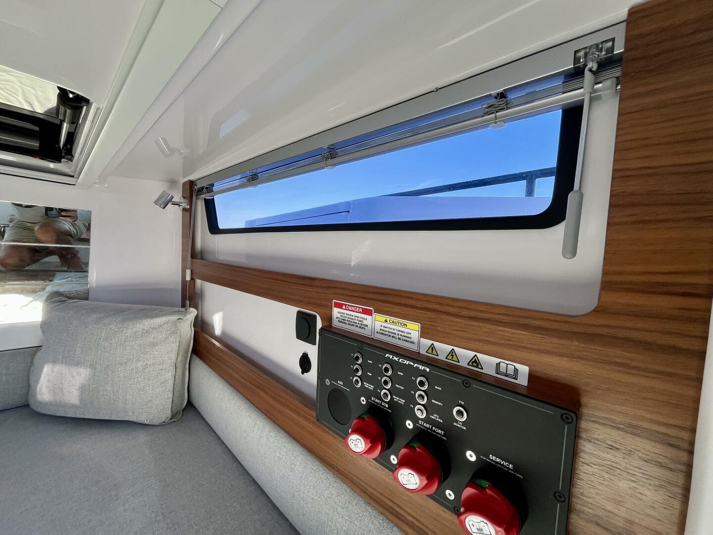 2022 Axopar 28 Cabin With Aft Cabin — photo 18