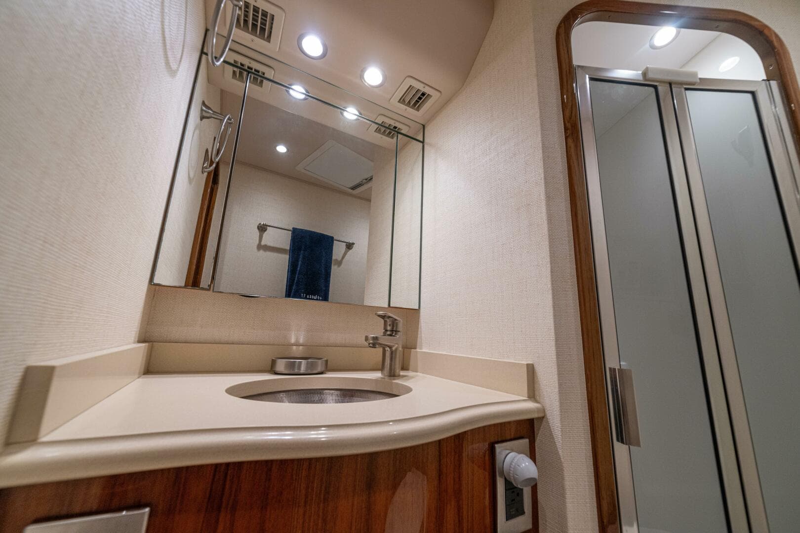 2016 Viking 66 Convertible — photo 46