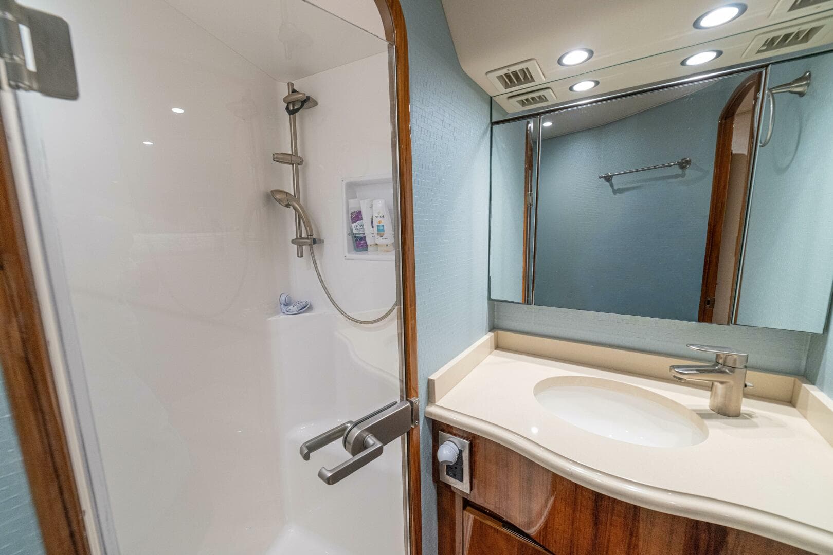 2016 Viking 66 Convertible — photo 55