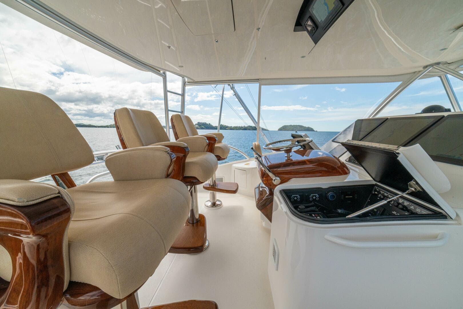 2016 Viking 66 Convertible — photo 70