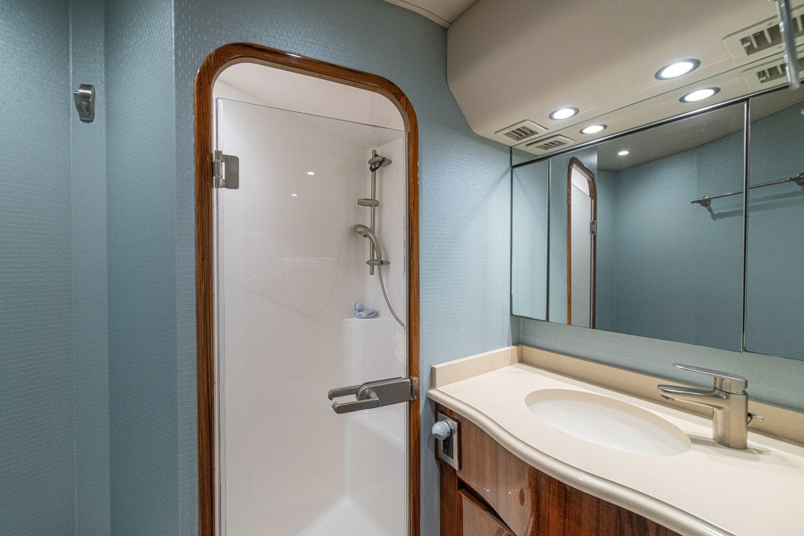 2016 Viking 66 Convertible — photo 52