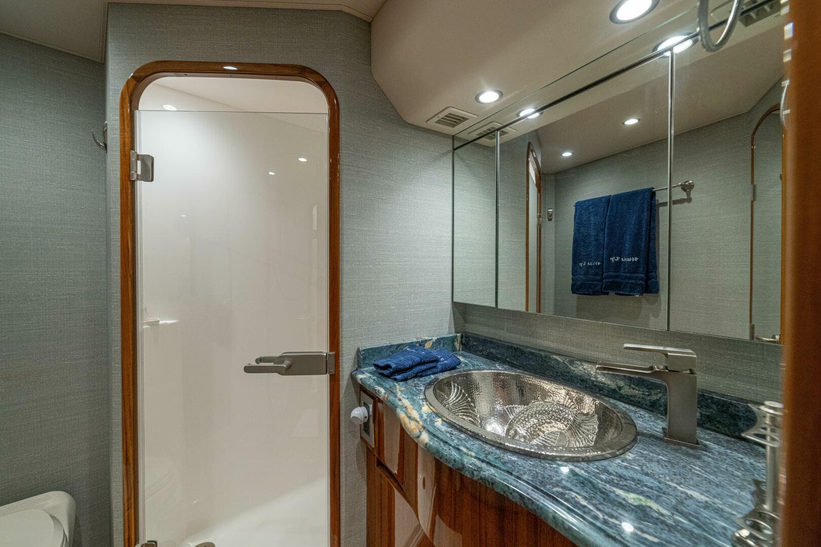 2016 Viking 66 Convertible — photo 38