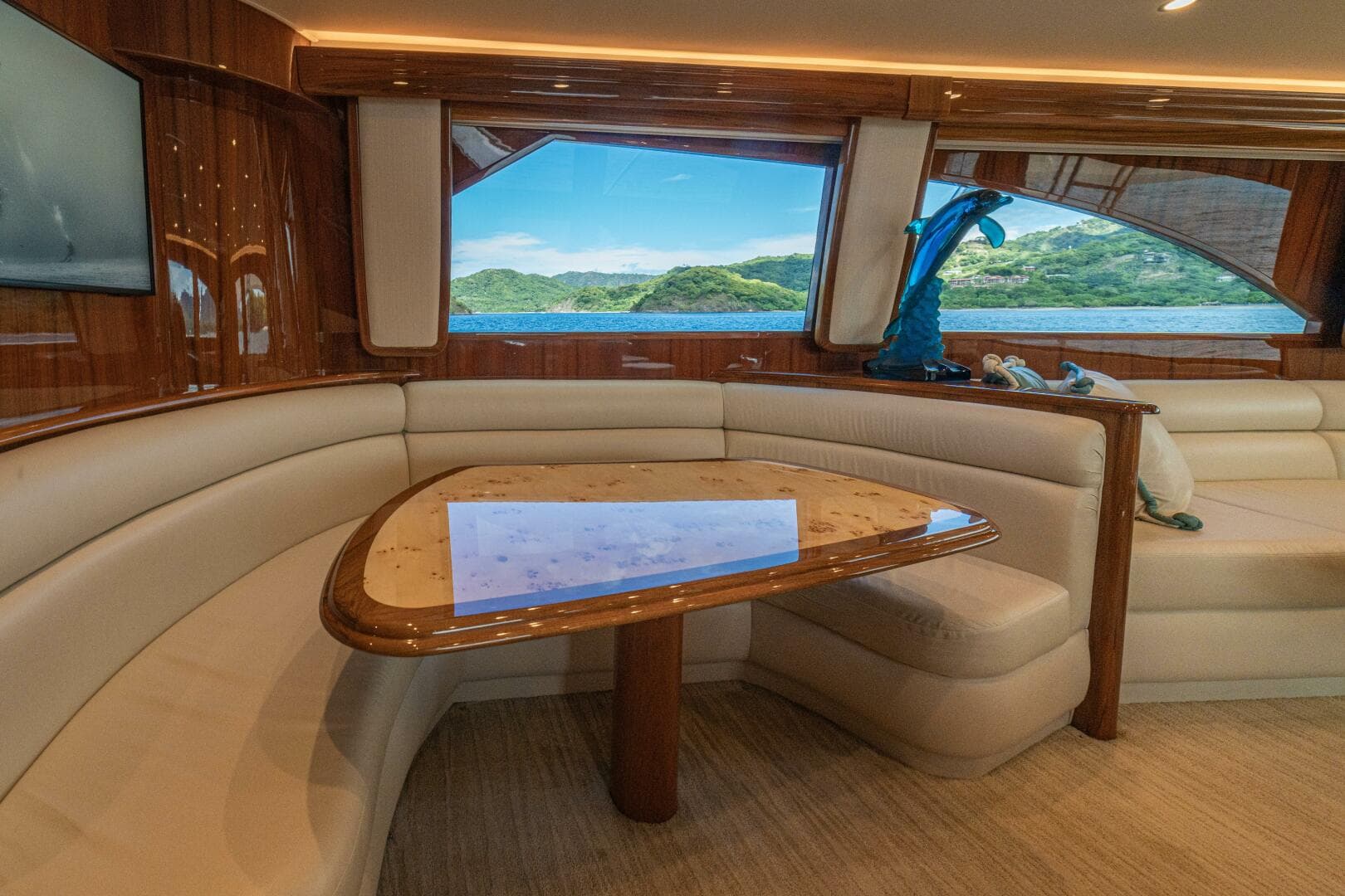 2016 Viking 66 Convertible — photo 17