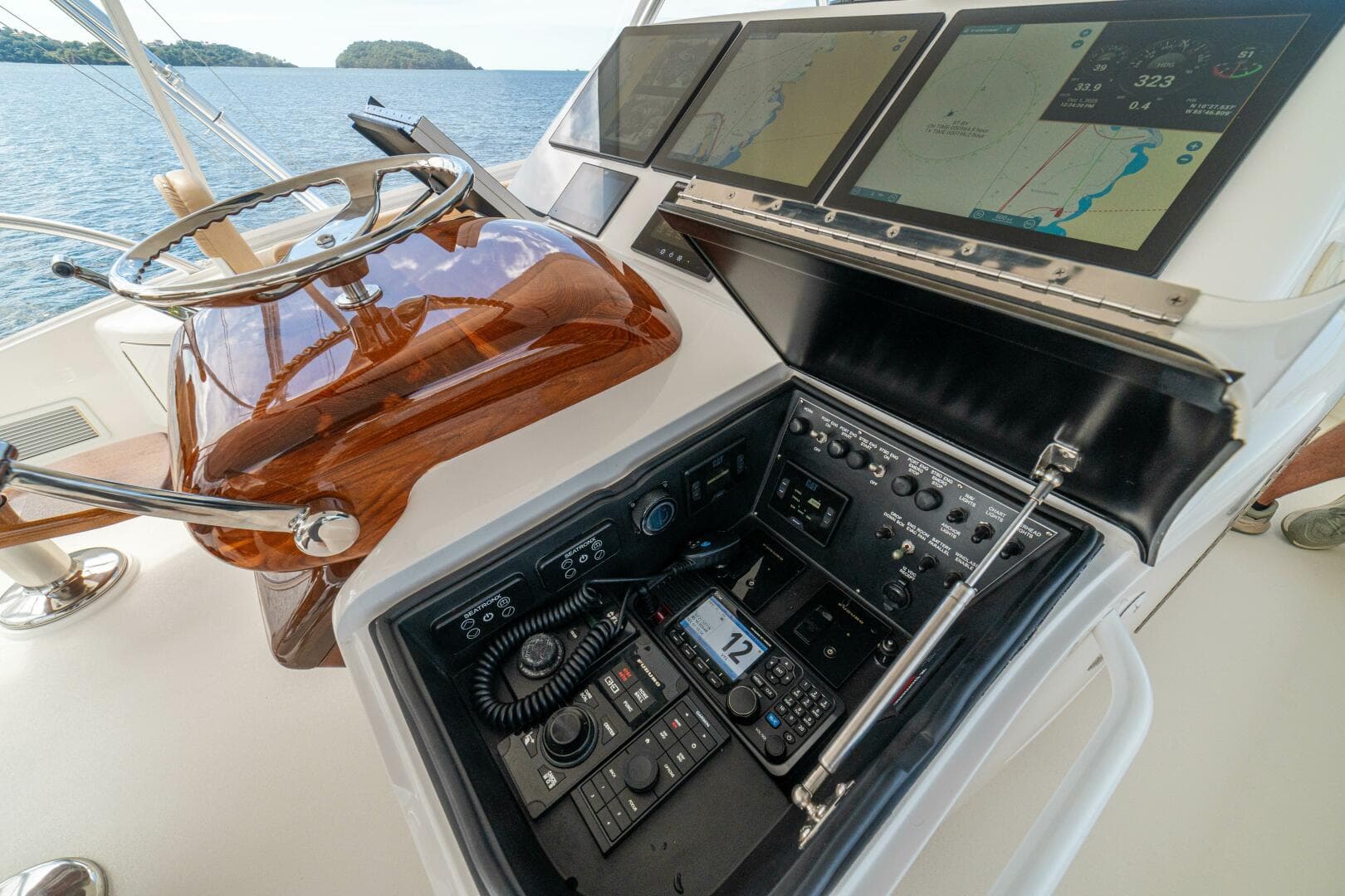 2016 Viking 66 Convertible — photo 74