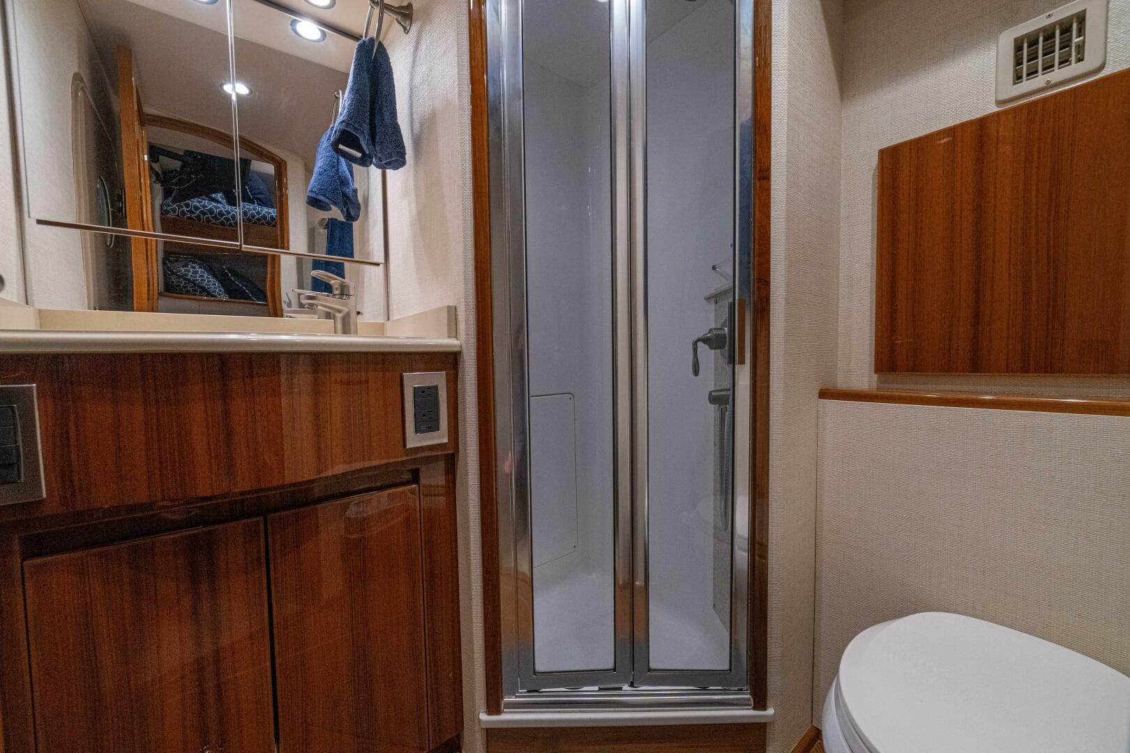 2016 Viking 66 Convertible — photo 60