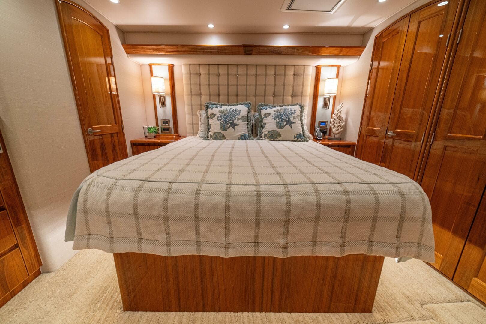 2016 Viking 66 Convertible — photo 5