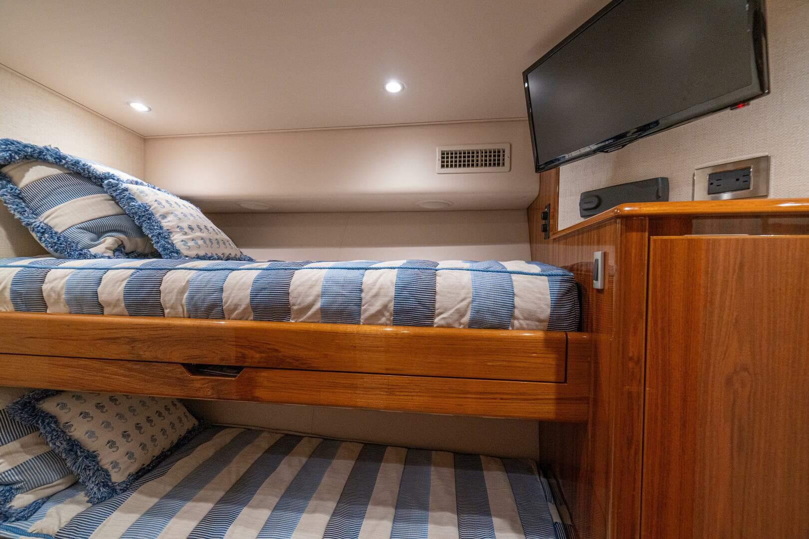 2016 Viking 66 Convertible — photo 44