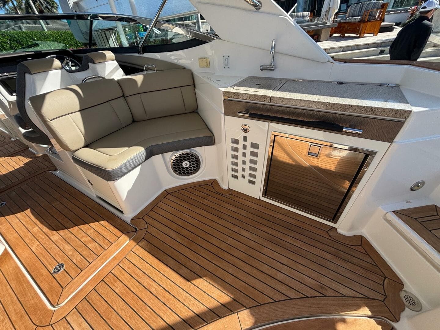 2016 Sea Ray 350 Slx — photo 8