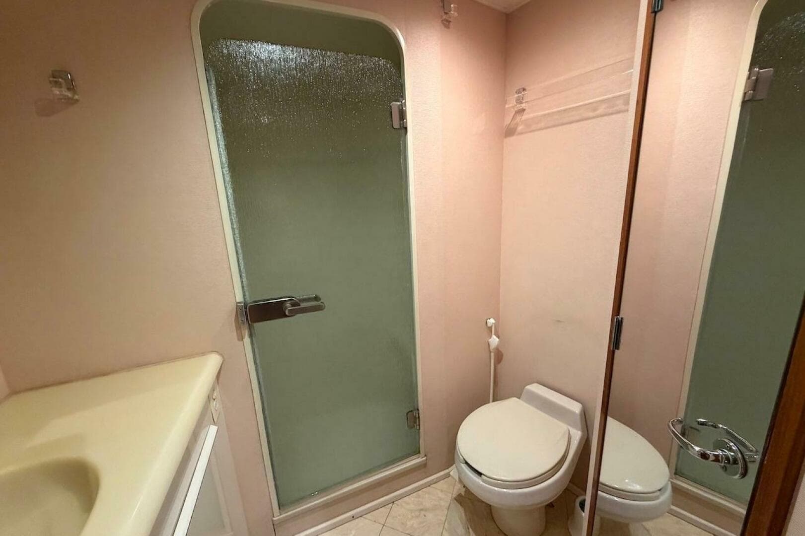 1999 Viking 58 Convertible — photo 22