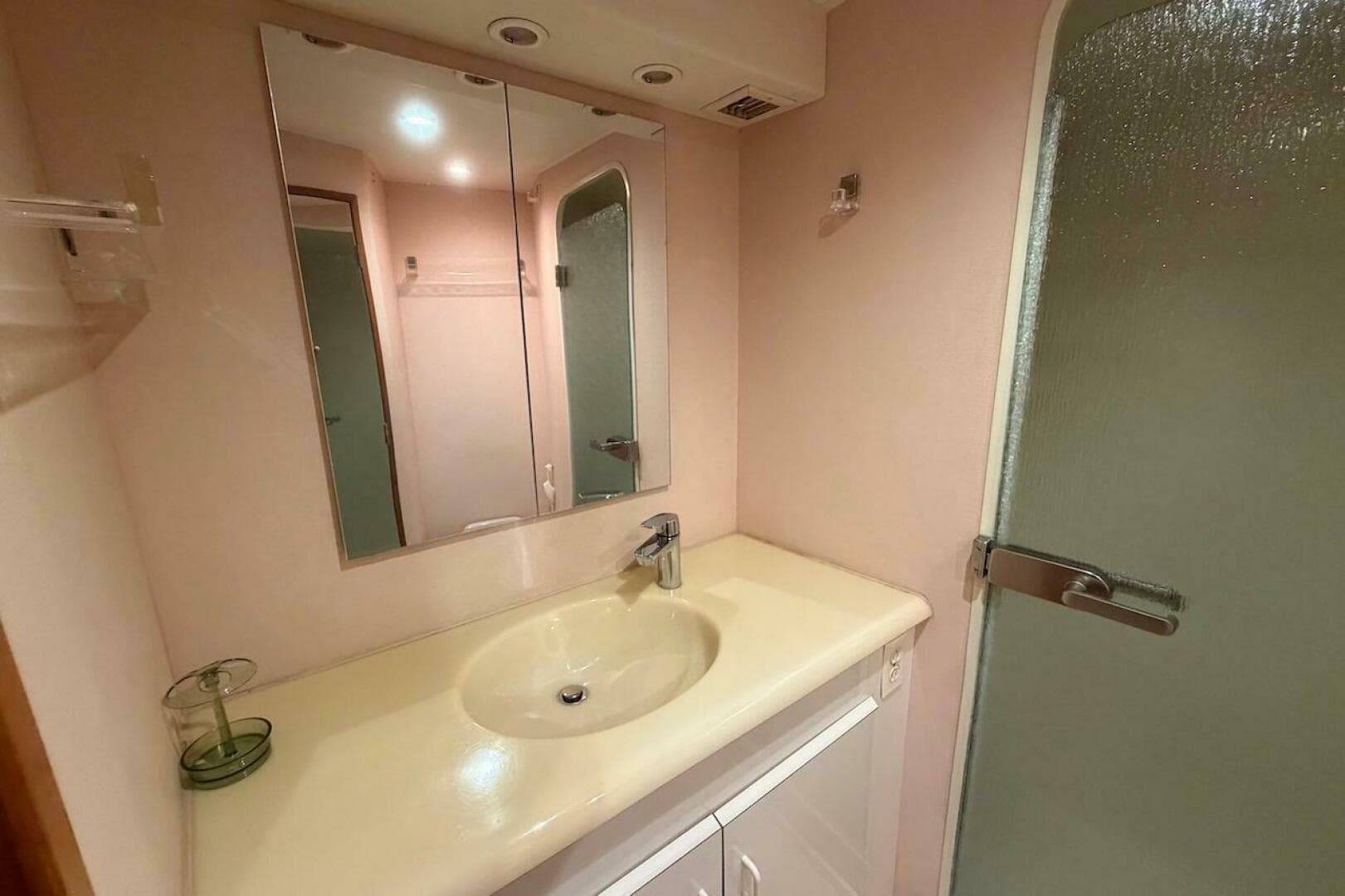 1999 Viking 58 Convertible — photo 21