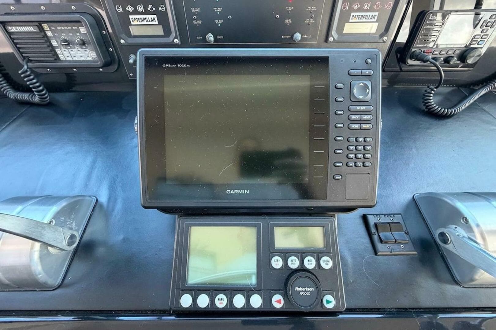 1999 Viking 58 Convertible — photo 33