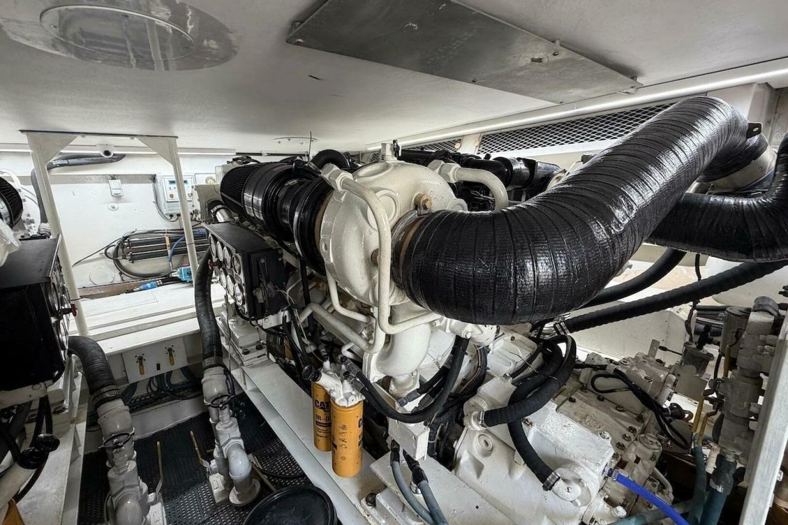 1999 Viking 58 Convertible — photo 44