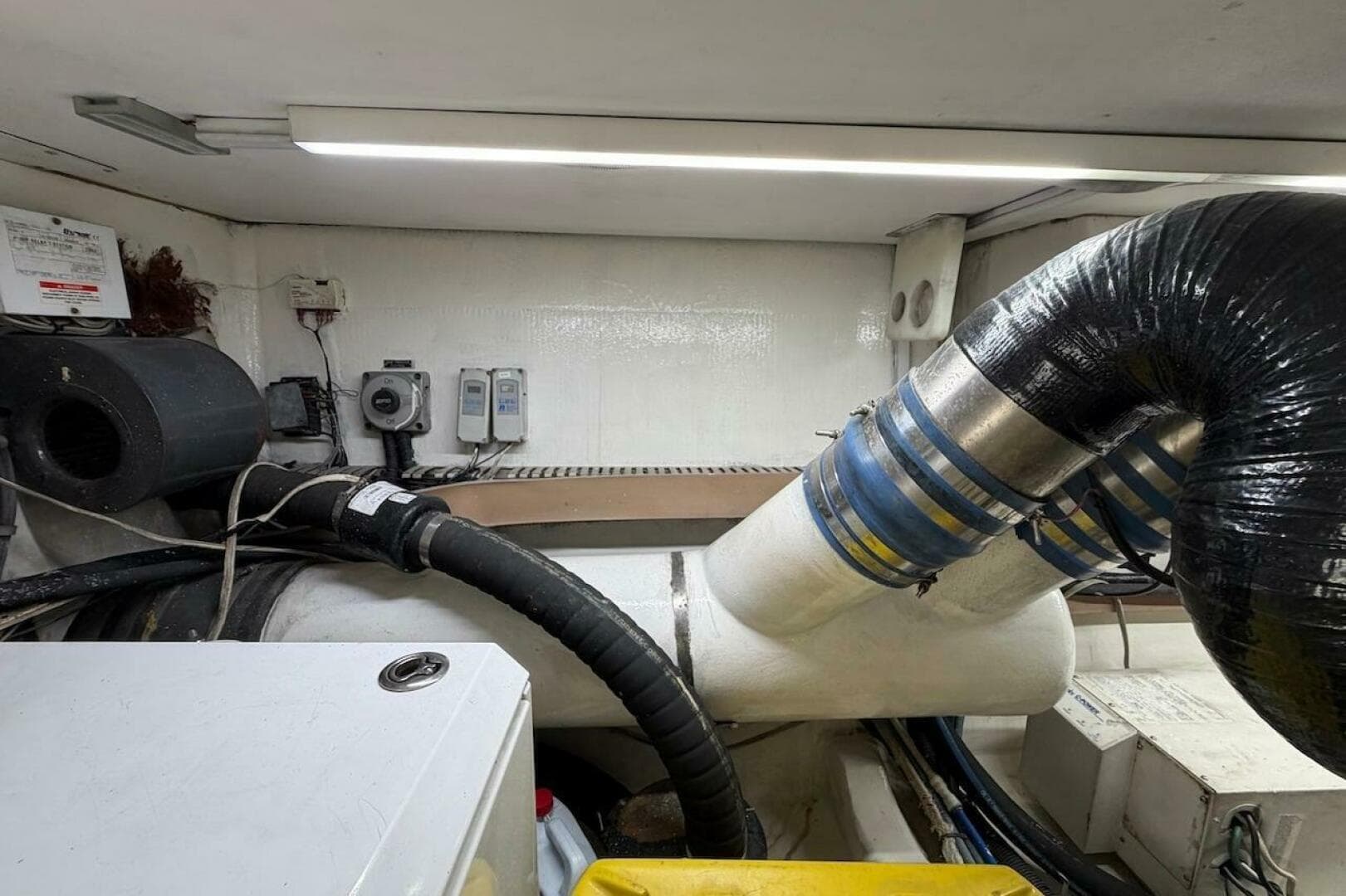 1999 Viking 58 Convertible — photo 47