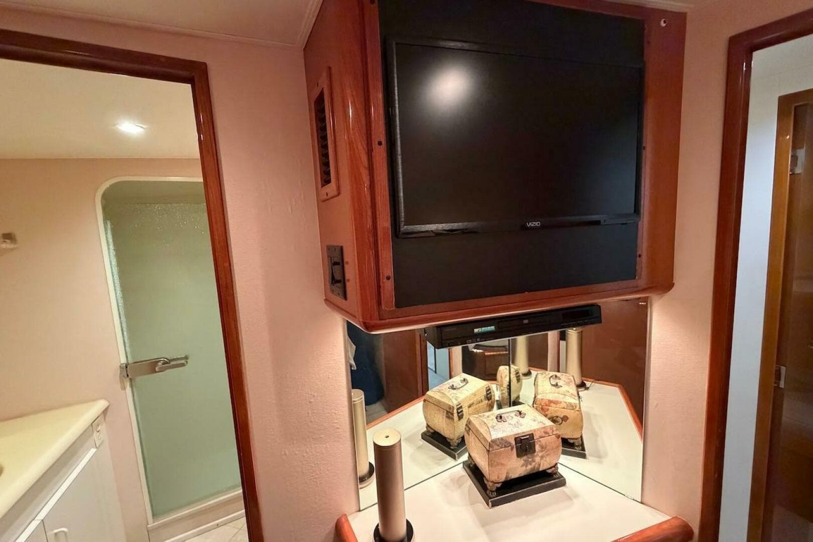 1999 Viking 58 Convertible — photo 20