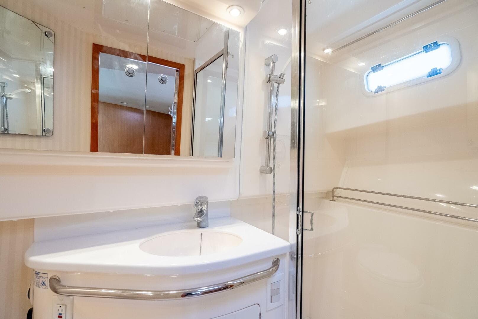 2007 Cabo 40 Express — photo 25