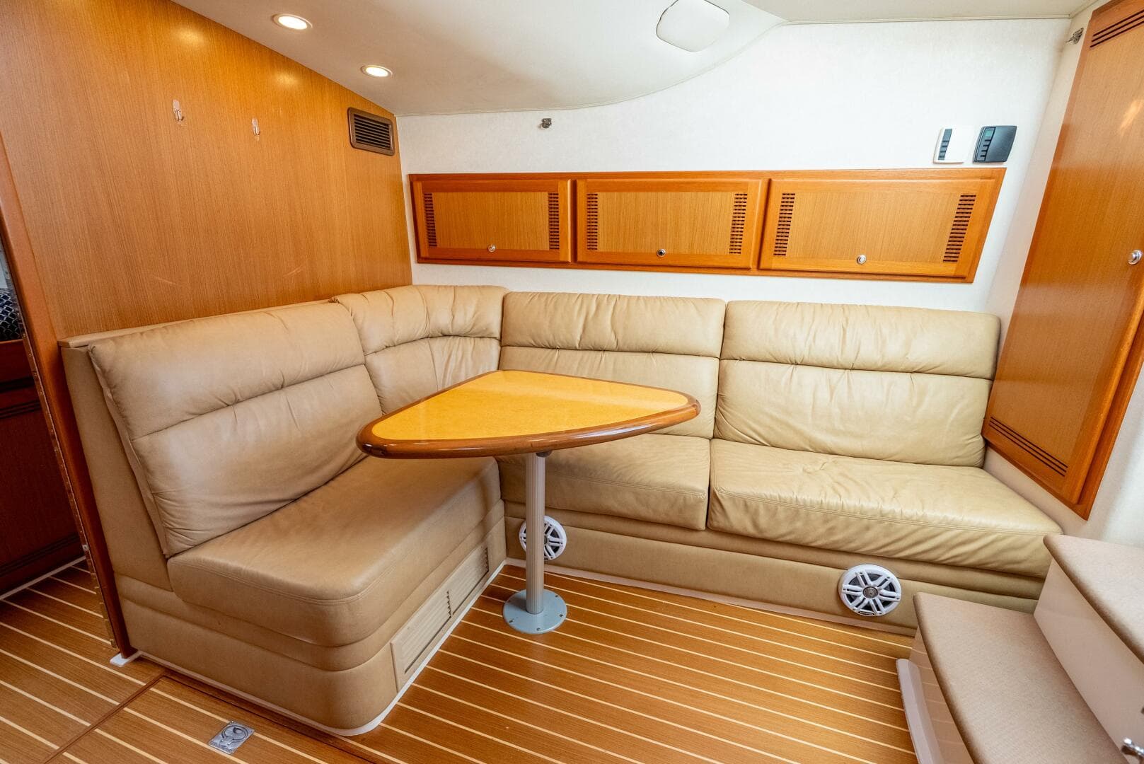 2007 Cabo 40 Express — photo 23