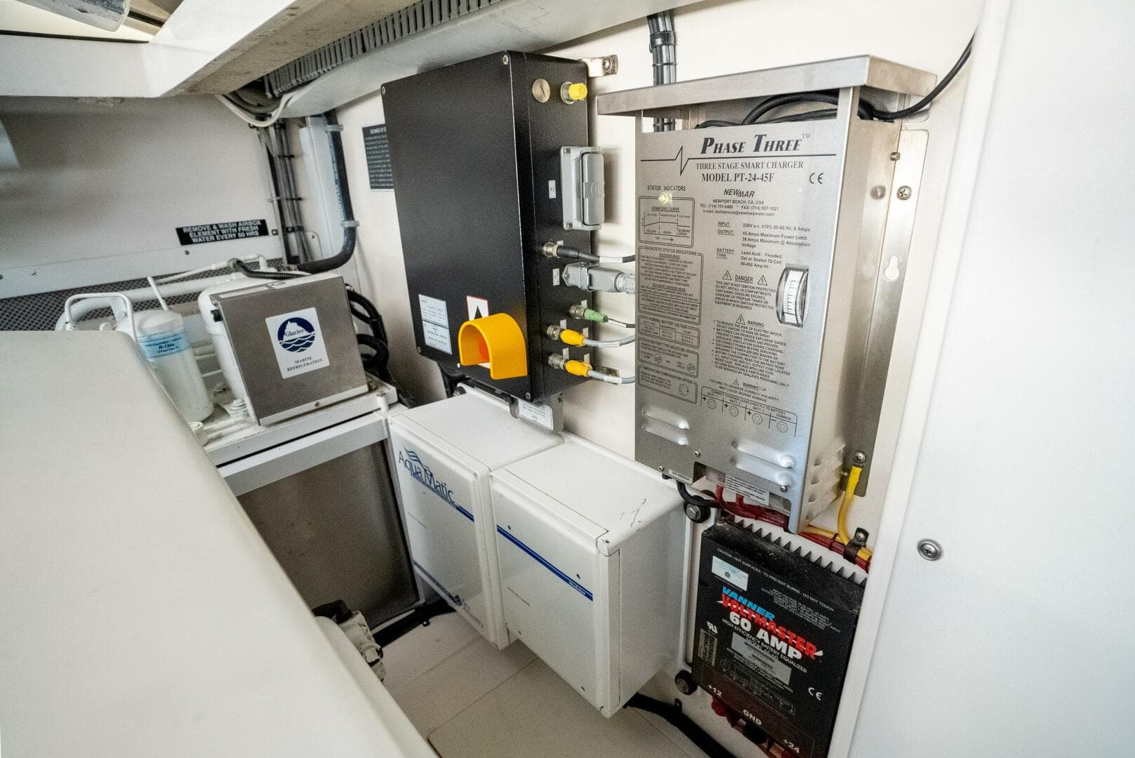 2007 Cabo 40 Express — photo 31