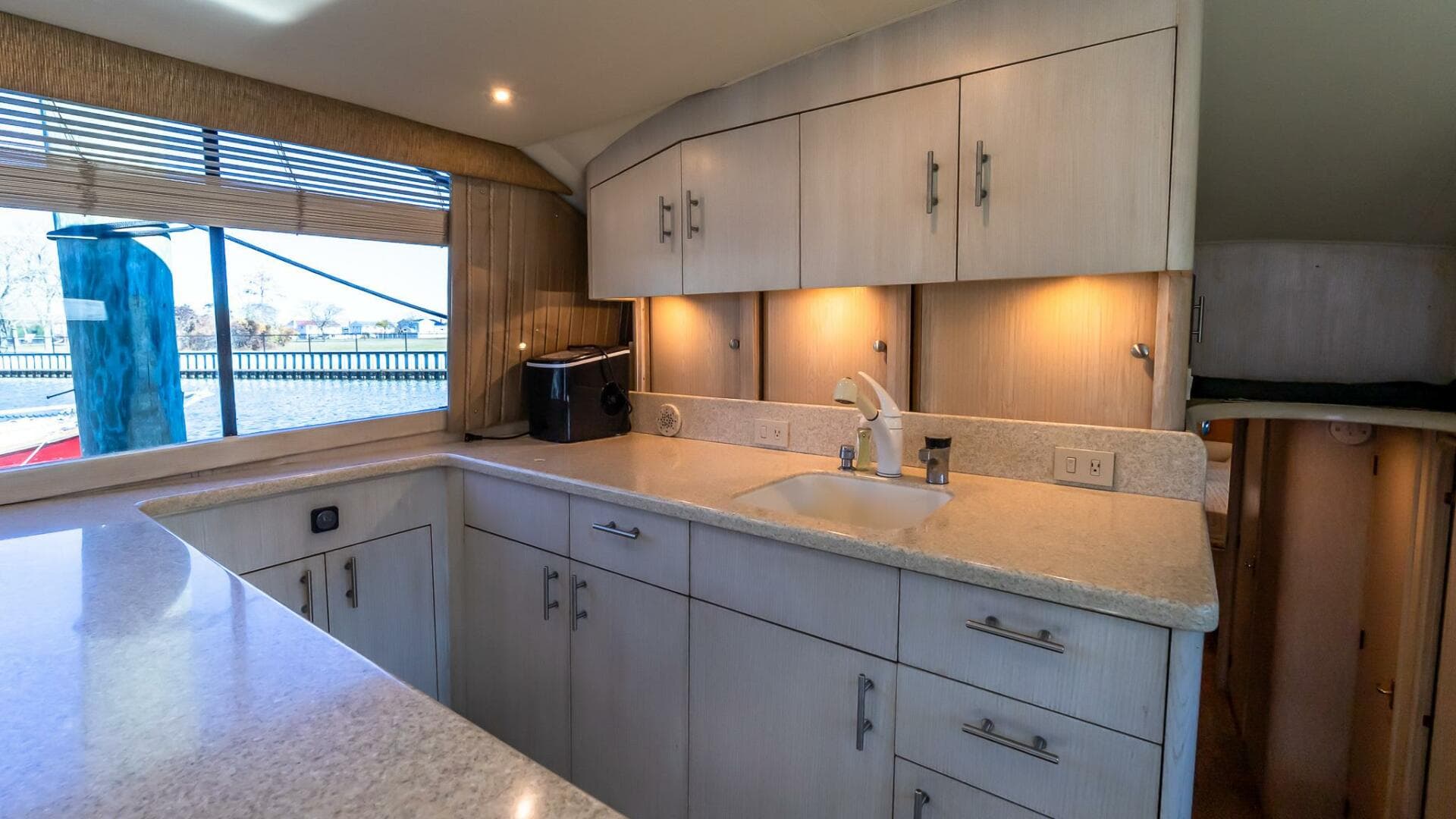 1998 Ocean Yachts 48 Super Sport — photo 23