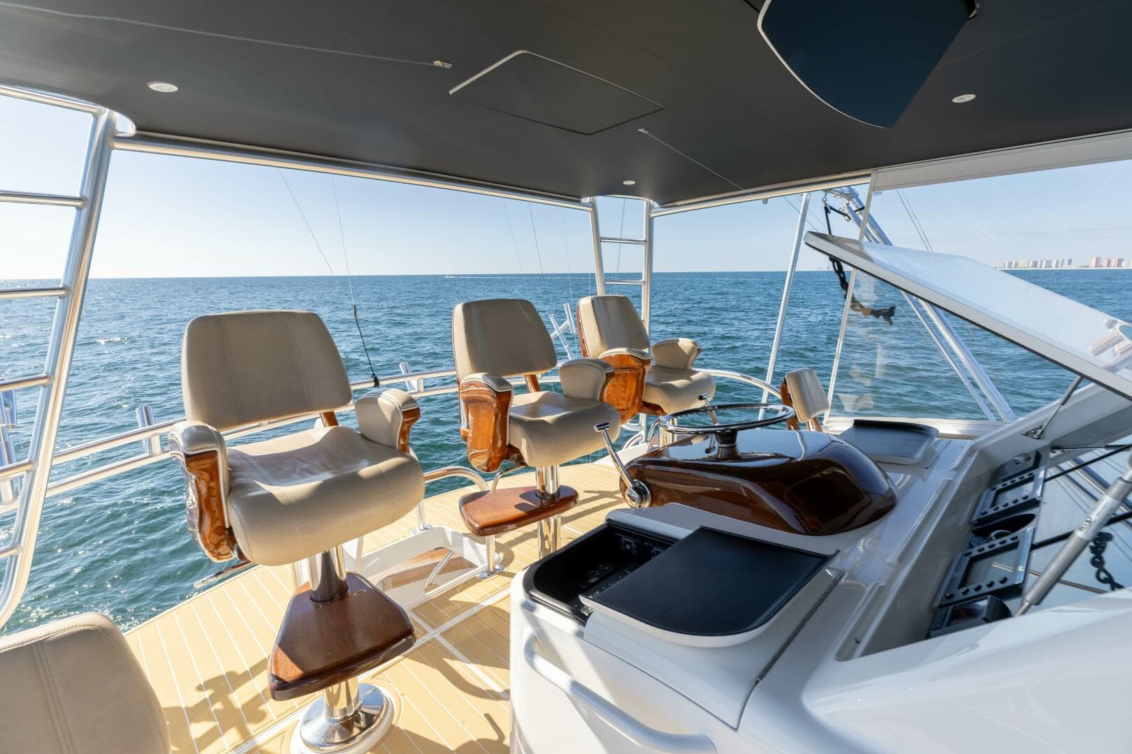 2020 Viking 62 Convertible — photo 2