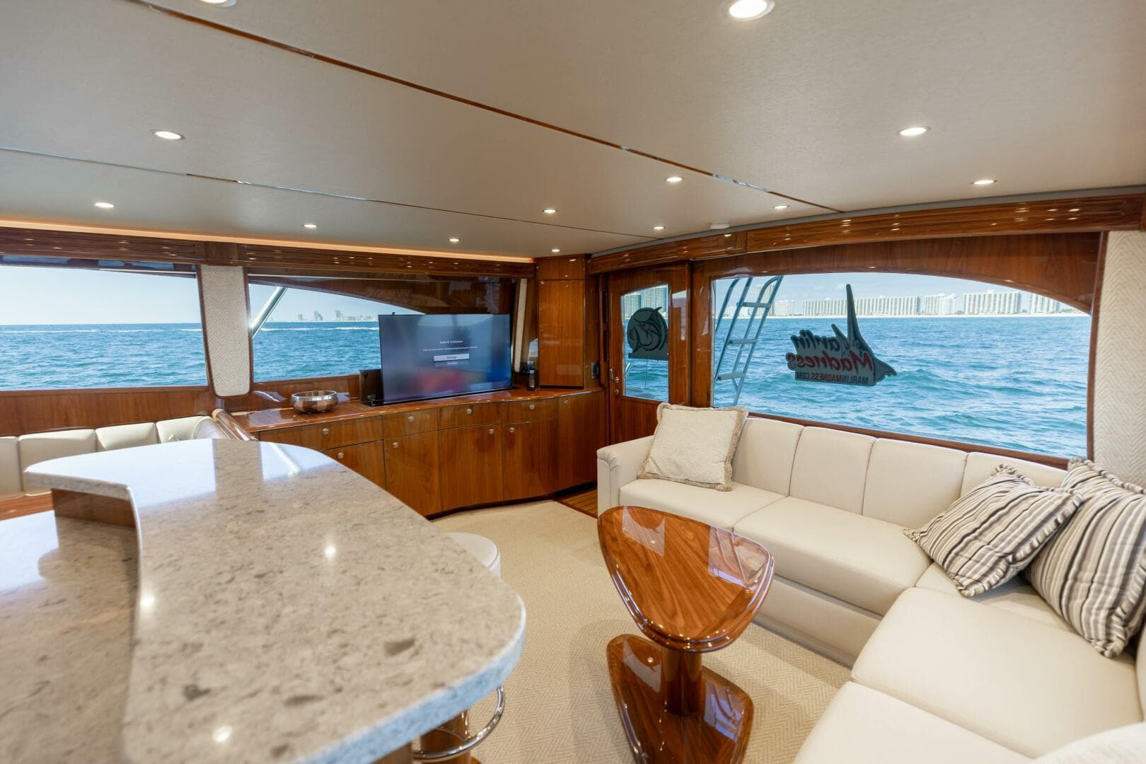 2020 Viking 62 Convertible — photo 7