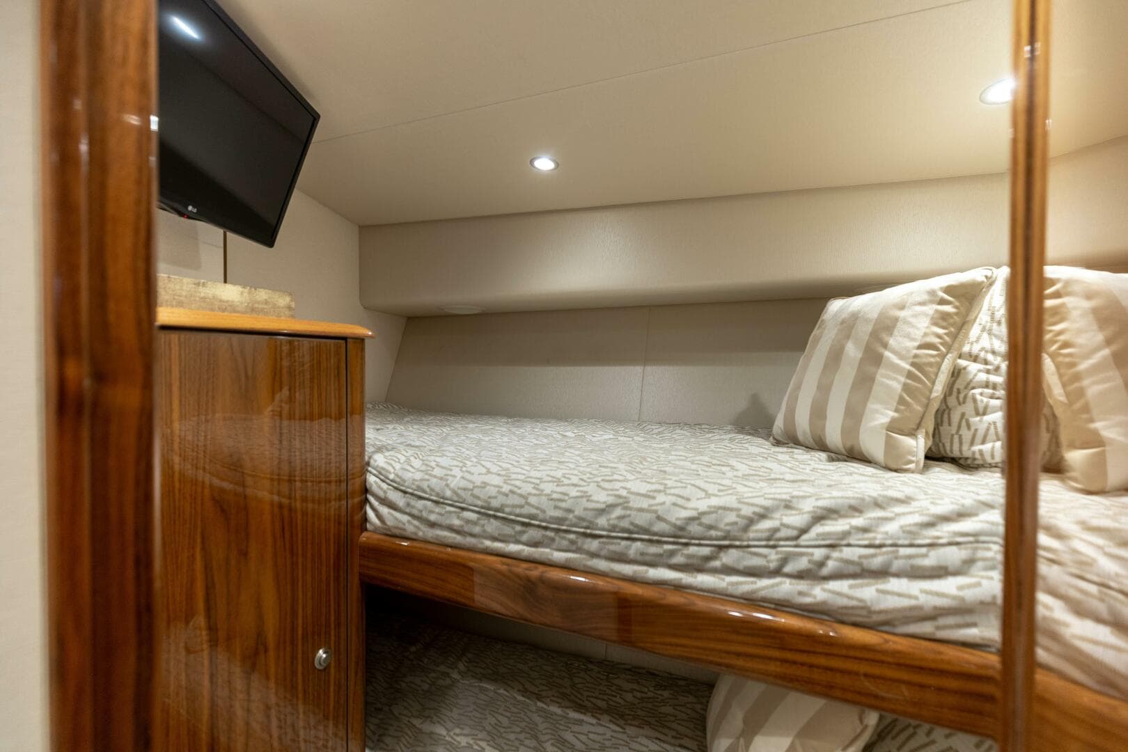 2020 Viking 62 Convertible — photo 24