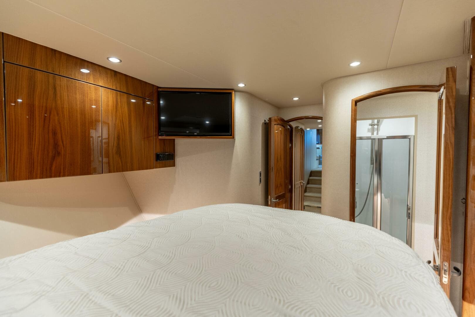 2020 Viking 62 Convertible — photo 26